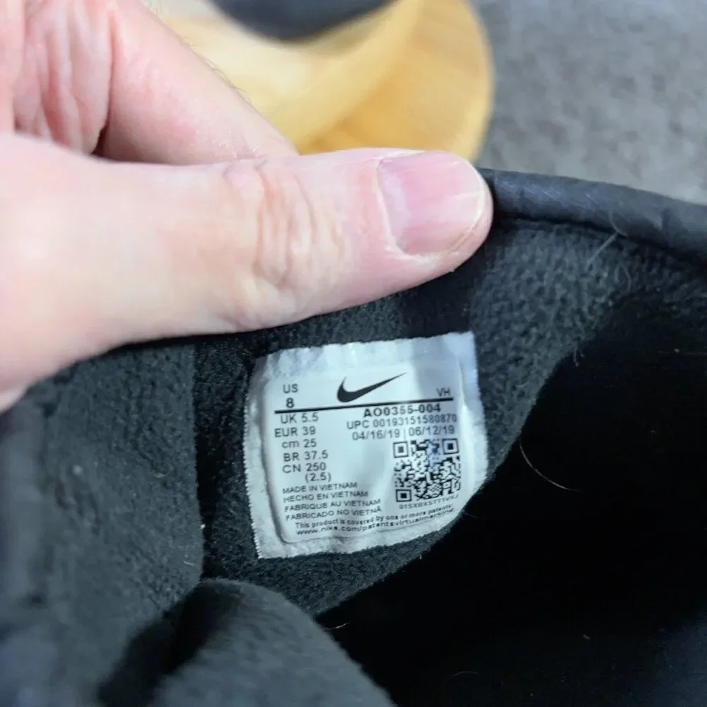 Nike Tanjun Boots High Rise Women Size 8 Triple Black Anthracite Lace Up Sneaker